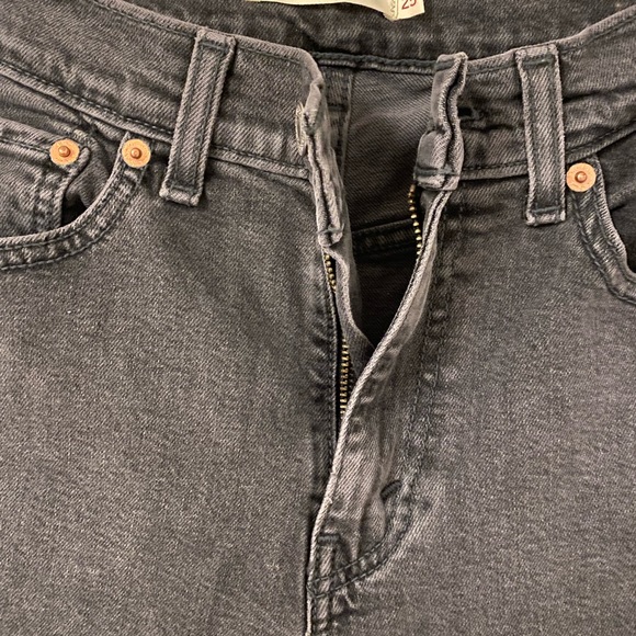 Levi’s Mom Fit Jeans - Picture 2 of 3